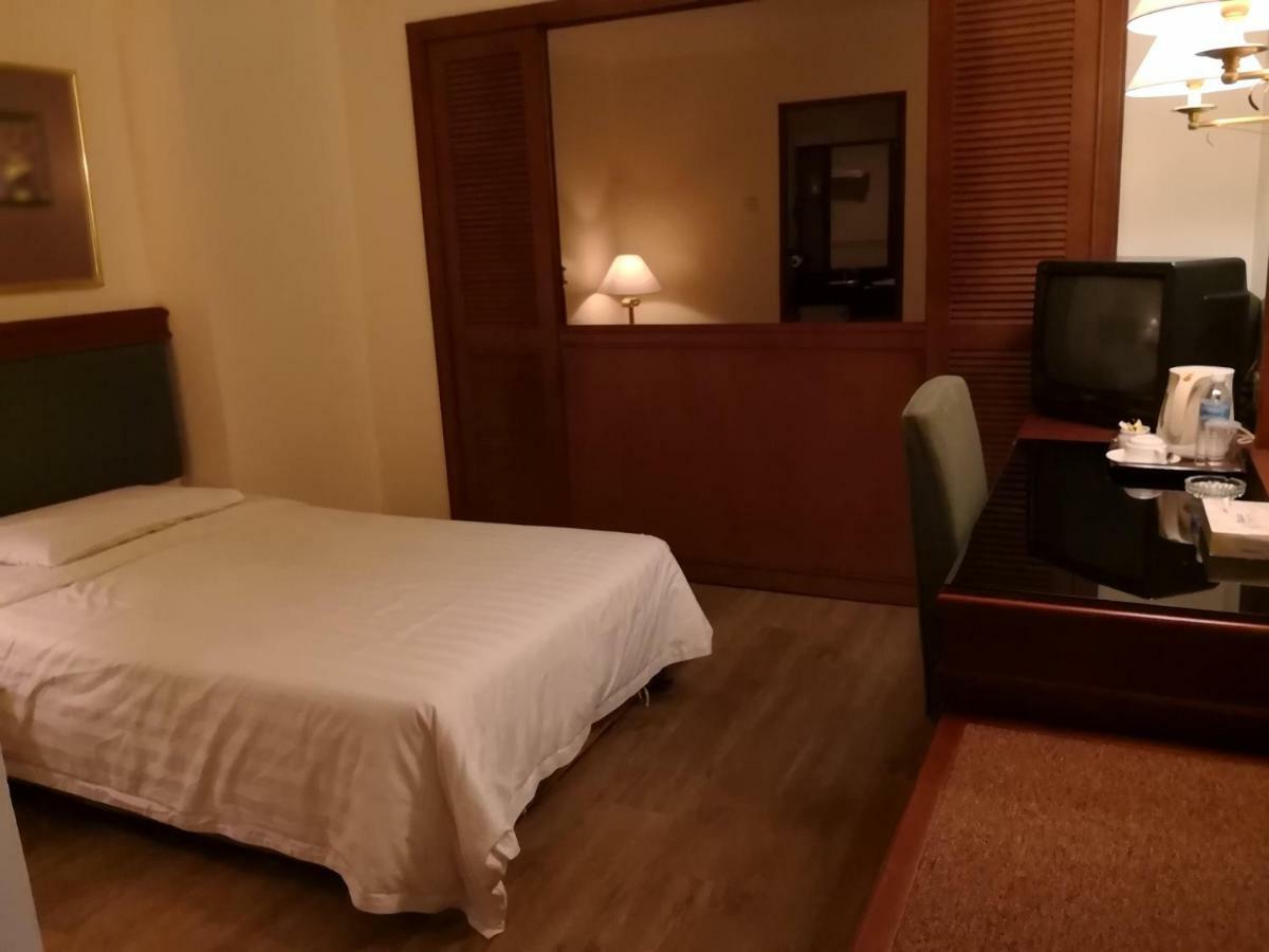 The Executive Hotel Lahad Datu Exterior foto