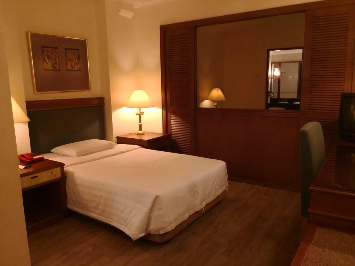 The Executive Hotel Lahad Datu Exterior foto