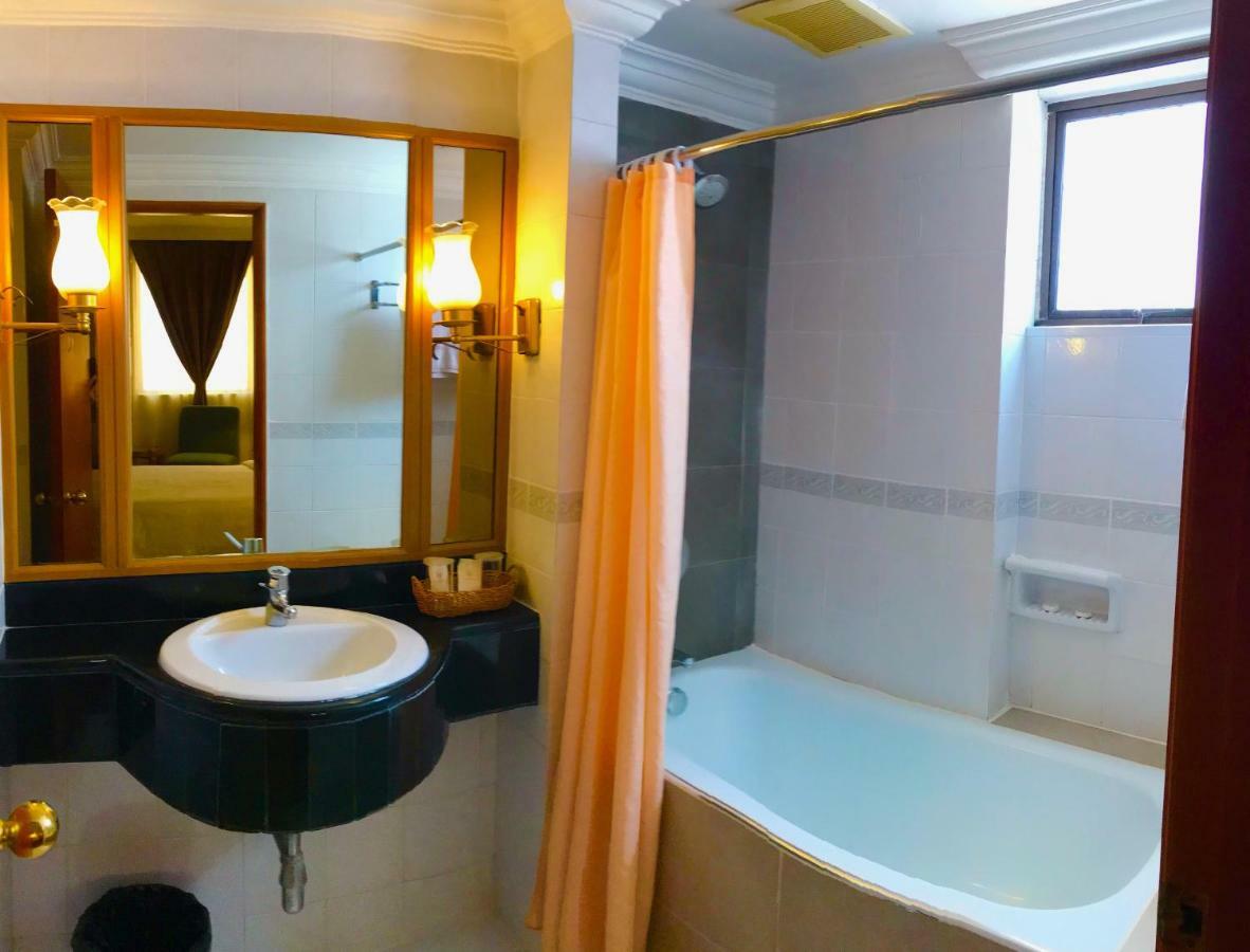 The Executive Hotel Lahad Datu Exterior foto