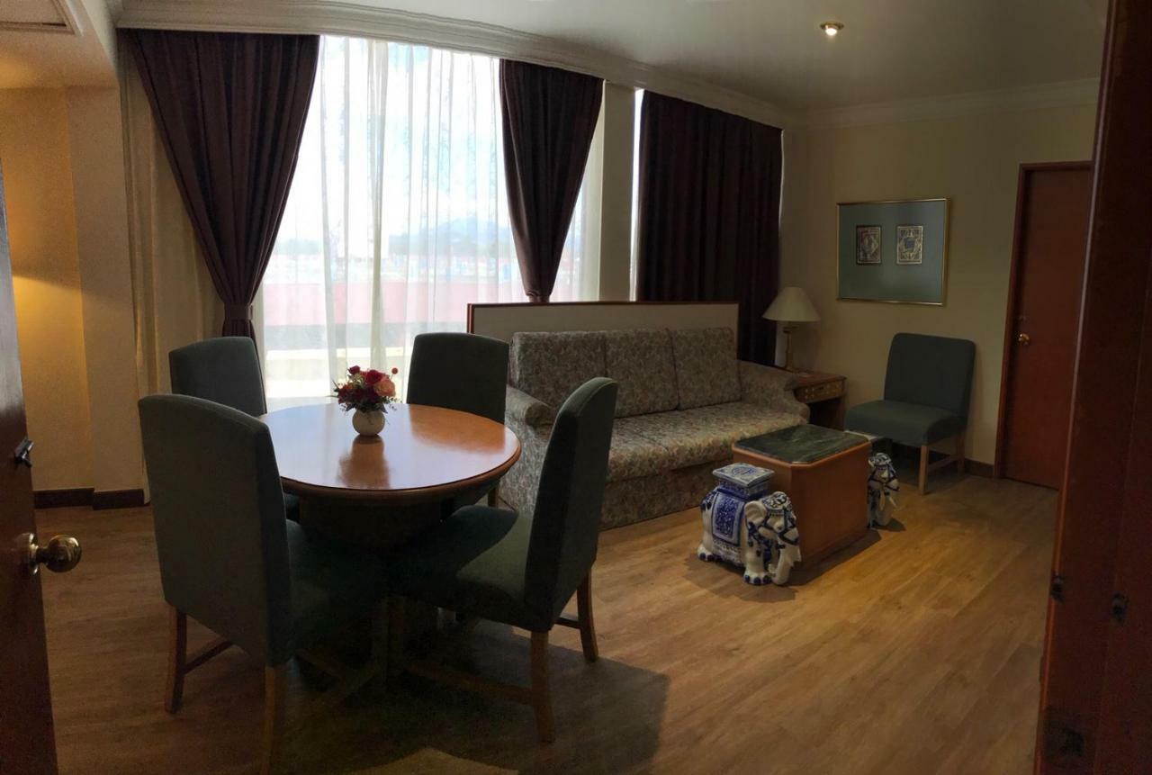 The Executive Hotel Lahad Datu Exterior foto